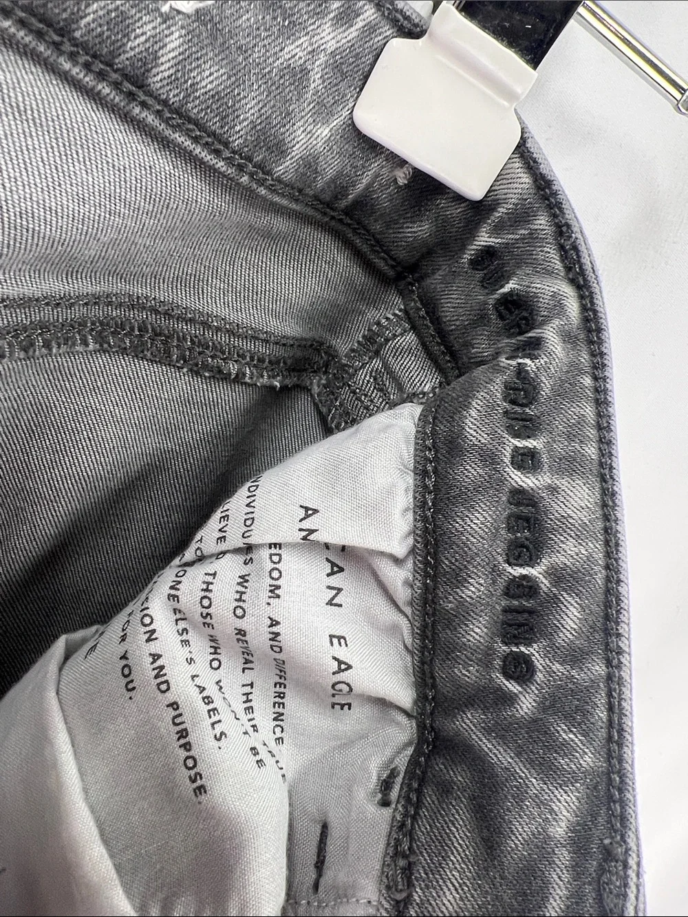 American Eagle - Women’s Jeans - Distressed -4Super High Rise Jegging - RN 54485